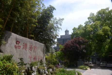 校训石2.jpg