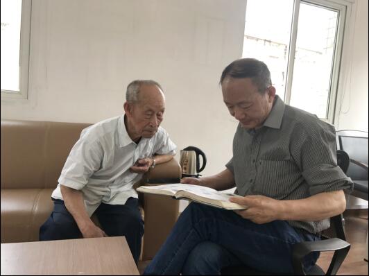 校友张应星重返母校2.jpg